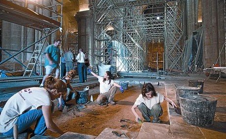 El terra de la Catedral de Tarragona, aixecat a la part central, sota el qual hi hauria d'haver el temple d'August, divendres passat.