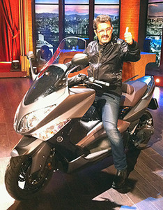 Buenafuente, al seu programa, a sobre la moto una vegada recuperada gr�cies a un lector d'EL PERI�DICO.