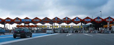 Tr�nsit de sortida de Barcelona al peatge de Vilassar de Mar, on a partir de dem� comen�aran a aplicar-se descomptes.