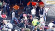 Els serveis d'emerg�ncies atenen els ferits despr�s de l'allau.