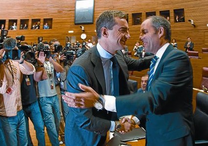 Ricardo Costa i Francisco Camps, al Parlament valenci�, l'octubre del 2009.