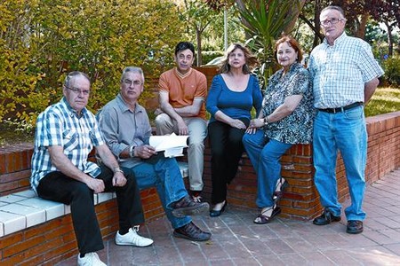 Un grup dels ve�ns del Vall�s afectats per l'asbestosi, el maig passat.