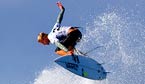El surfista nord-americ� Pat Gudauskas participa en la tercera ronda del Billabong Pro que se celebra a Tahit�.