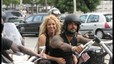 Shakira es passeja en moto per la Barceloneta despr�s de gravar el seu �ltim videoclip.
