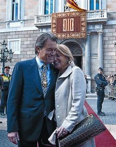 PRIMERA SALUTACI�. Els Mas, a la pla�a de Sant Jaume.
