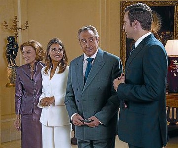 Imatges d''Hispania' (a dalt), d'A-3, i de 'Felipe y Letizia', de T-5.