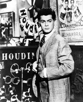 Tony Curtis.