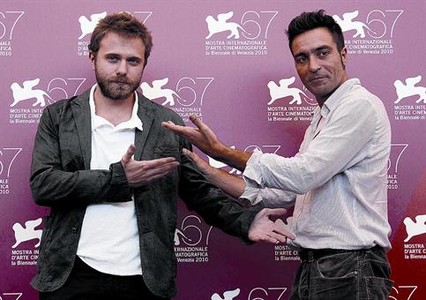 Paolo Giordano (esquerra) i Saverio Constanzo, en la seva compareixen�a d'ahir davant la premsa de Ven�cia.