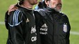 Messi amb l'exseleccionador argent�, Diego Armando Maradona, despr�s d'un dels entrenaments durant el Mundial de Sud-�frica.