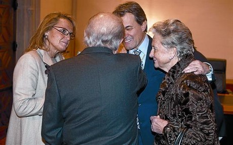 ABANS I DESPR�S. Helena Rakosnik i Artur Mas departeixen amb Jordi Pujol i Marta Ferrusola.