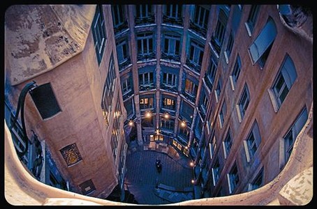 Pati interior de la Casa Mil�, la Pedrera, des del terrat.