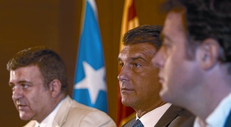 D'esquerra a dreta, Alfons L�pez Tena, Joan Laporta i Uriel Bertran, ahir, en la presentaci� de la seva alian�a pol�tica.