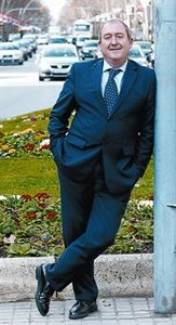 El director de Tr�nsit, Joan Aregio, amb la Gran Via de fons, ahir.