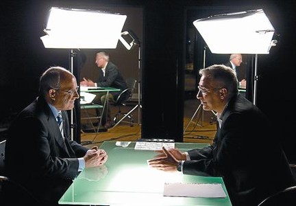 En la dist�ncia curta Jos� Montilla parla amb Xavier Sard�, en un moment de l'entrevista.