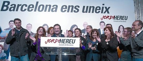 Aclamat Els regidors que el PSC ha tingut en aquest mandat aplaudeixen Jordi Hereu, en un acte a la sala Ivanow de la Sagrera, al districte de Sant Mart�, ahir.