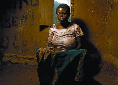 ADOLESCENT 3 Tantini Kahindu, de 16 anys, violada a Luvungi.
