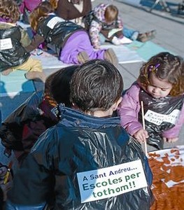 Festa amb missatge 8 Nens en la jornada reivindicativa d'ahir.