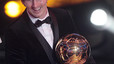 Leo Messi amb la Pilota d'Or 2010, durant la gala organitzada per la FIFA a Zuric.