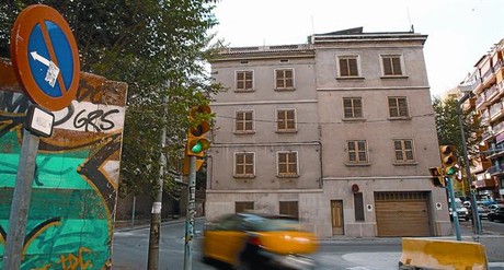 Imatge de la Casita Blanca, entre el carrer de Bol�var (esquerra) i l'avinguda de Vallcarca, al districte de Gr�cia, ahir.