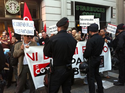 Els Mossos tallen la Via Laietana per la manifestació de la CGT