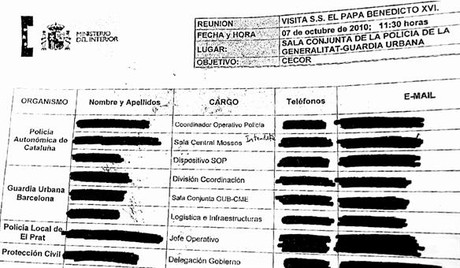 Un dels documents sobre la seguretat de la visita del Papa que un ciutad� va trobar al carrer.