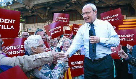 Montilla, durant l'acte que va protagonitzar ahir al mercat de Sant Ildefons de Cornell�.