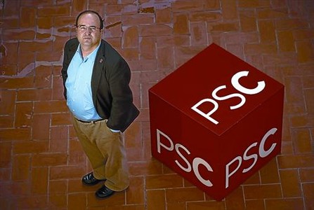 El viceprimer secretari i portaveu del PSC, Miquel Iceta, a la terrassa de la seu dels socialistes catalans, a Barcelona.
