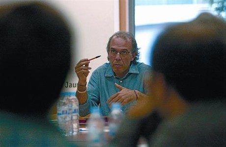 Encaixador 8 Ricard Gom�, ahir, en ple col�loqui sobre urbanisme i espai p�blic a Gr�cia.
