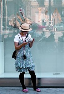 Turista japonesa al passeig de Gr�cia, la setmana passada.