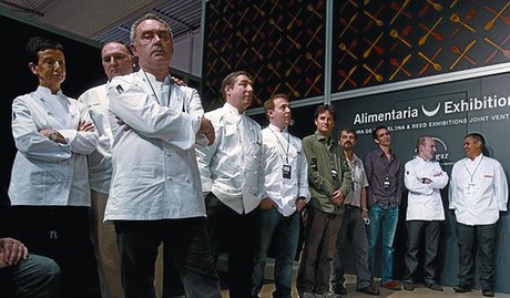 Adri�, en primer terme, amb la resta de xefs que participaran en el seminari de Harvard, el mar� passat al congr�s BCNVanguardia.