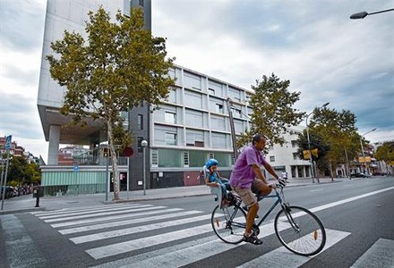Promoci� de pisos de lloguer jove a la travessera de les Corts, una de les afectades pel canvi normatiu adoptat pel consorci.