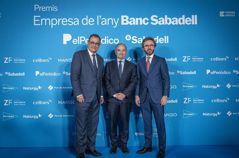 Albert Sáez, director de EL PERIÓDICO; Jesús Sánchez García, decano del Colegio de Abogados de Barcelona, y Aitor Moll, consejero delegado de Prensa Ibérica.