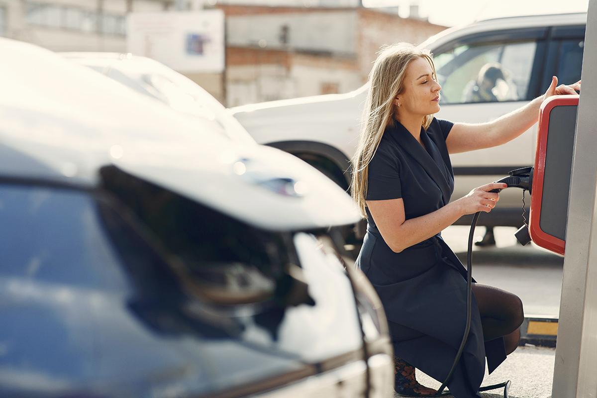 Un usuario que adquiera un turismo eléctrico obtendrá una subvención de 4.500 euros