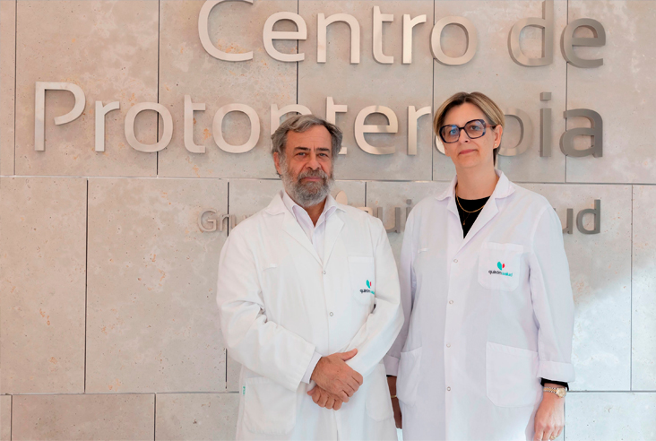 Dr. Alejandro Mazal, director técnico del Centro de Protonterapia Quirónsalud y la Dra. Stephanie Bolle, jefa del Servicio de Oncología Radioterápica del Centro de Protonterapia Quirónsalud.