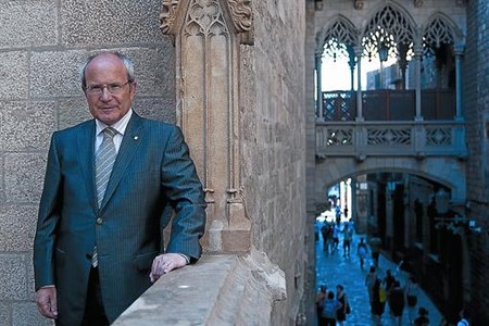 El president de la Generalitat, Jos Montilla, en un balc del Palau de la Generalitat.